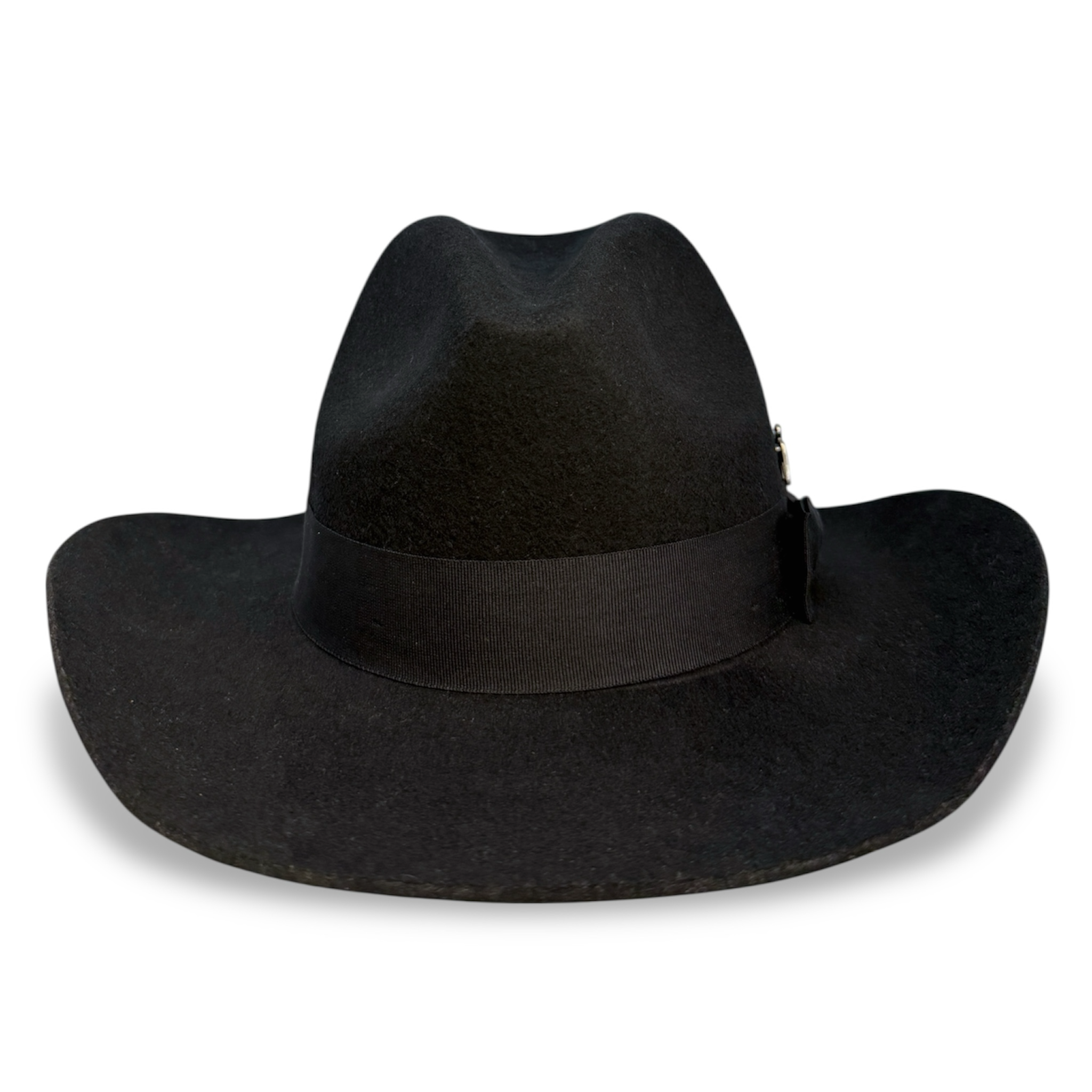Side view of black felt Gus cowboy hat showing the wings of the hat and the grosgrain band.